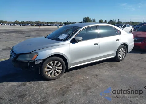 2015 Volkswagen Passat 1.8T Wolfsburg Edition z USA, uszkodzony, nr VIN 1VWAT7A31FC058197